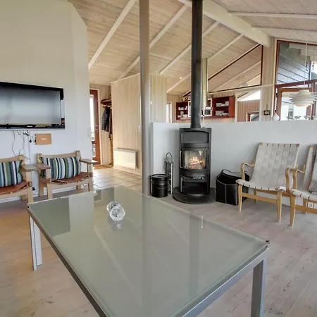 Alim - 300m From The Sea By Interhome Lakolk